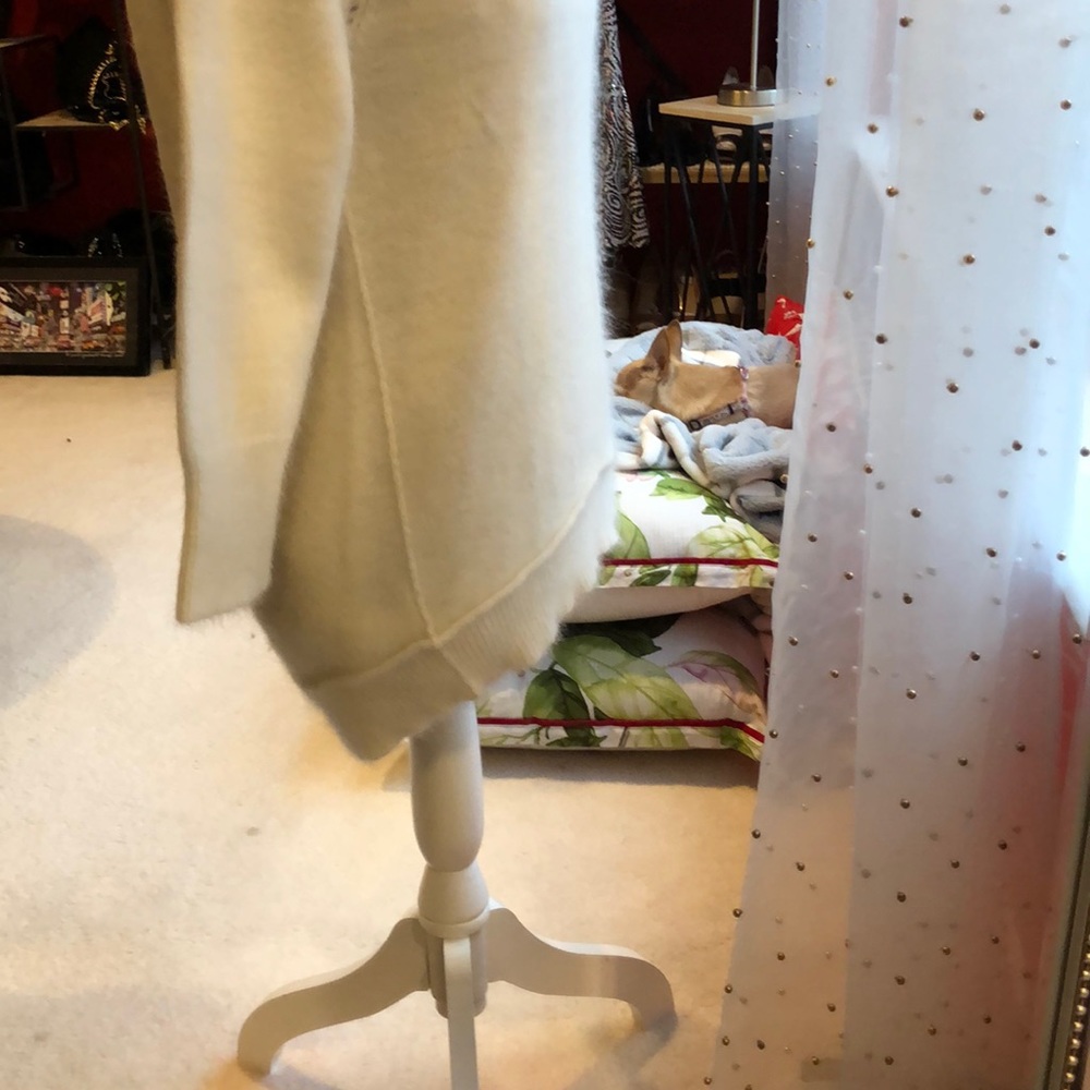 Sweater - Picture 6 of 6